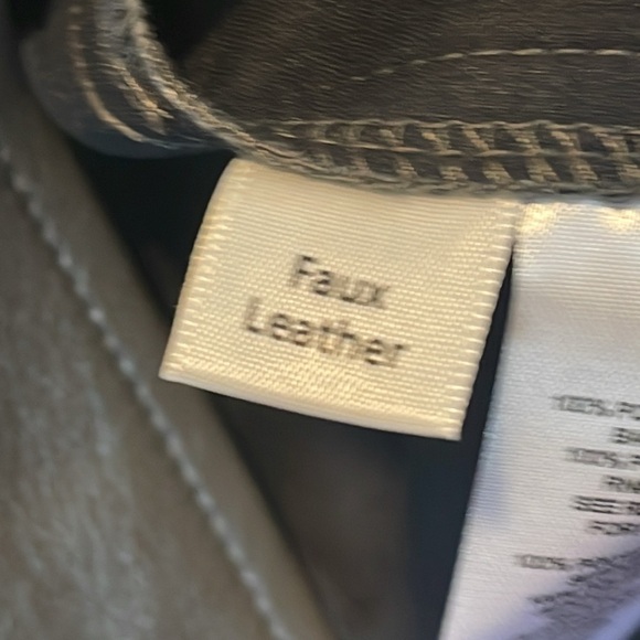 Faux Leather Pencil Skirt
T Tahari - Picture 8 of 9